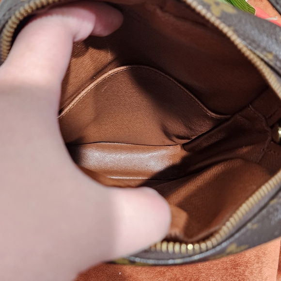 Authentic Louis Vuitton Amazone Crossbody bag - Picture 9 of 12